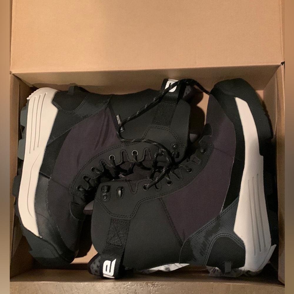 Brand new Dakine winter snow boots woman’s size 7 perfect condition never worn.
